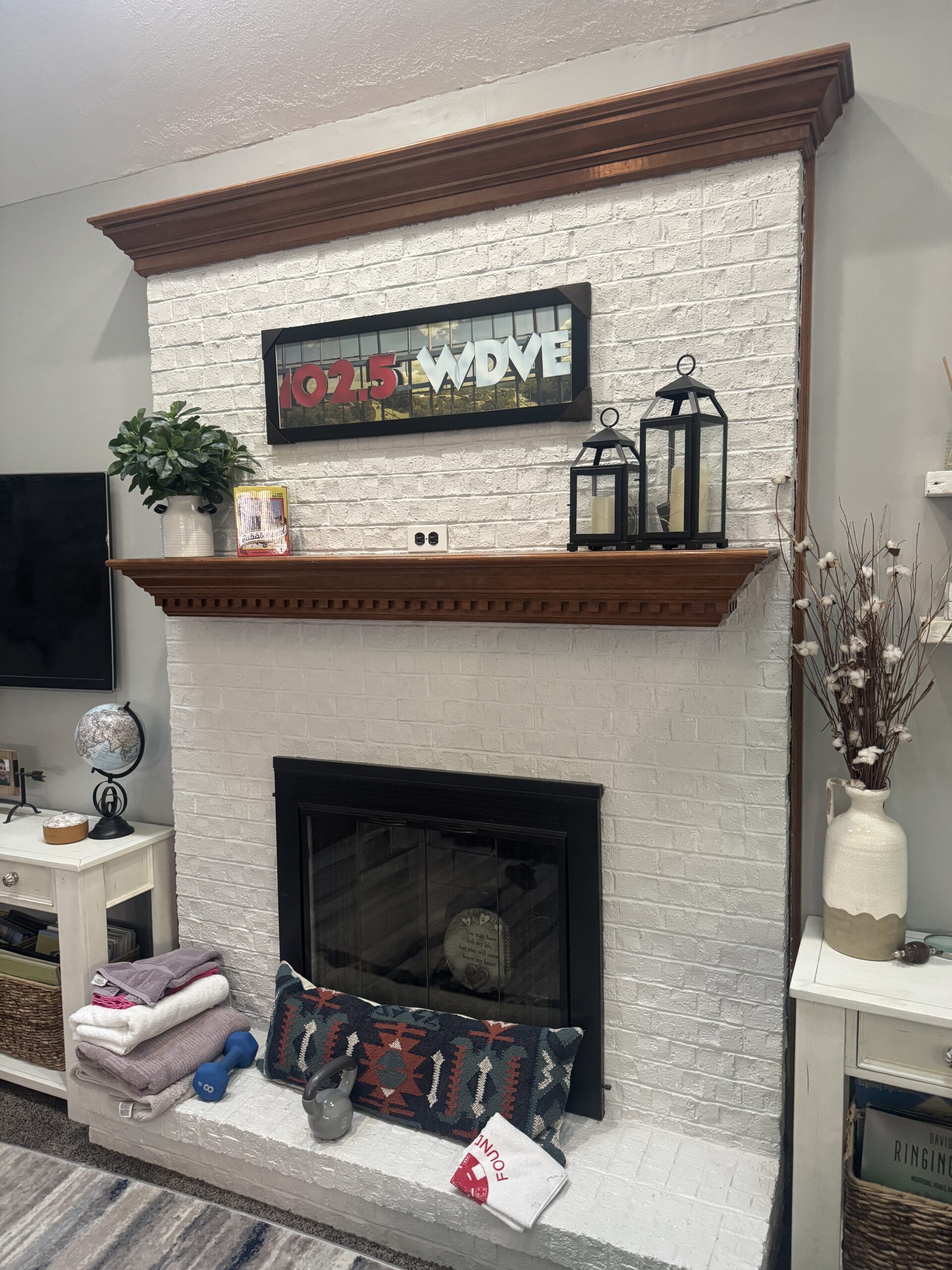 102.5 DVE Sign - Classic